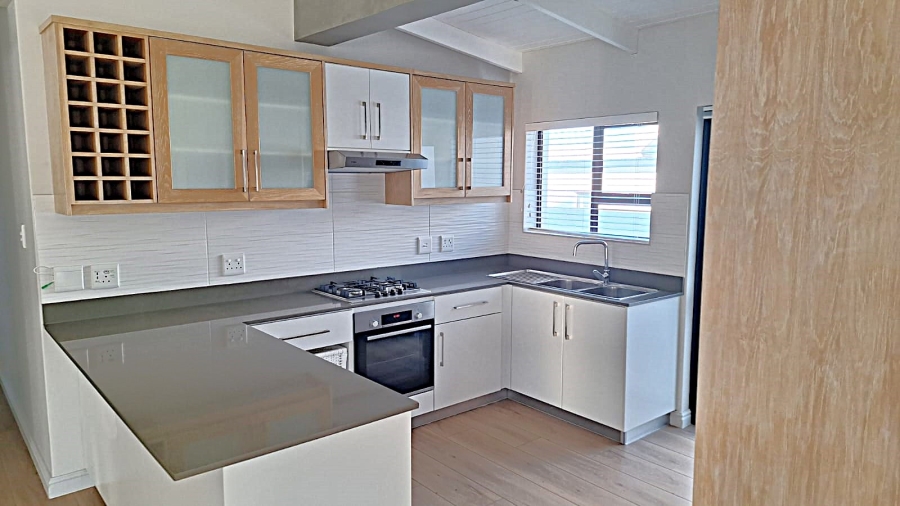 3 Bedroom Property for Sale in Sandbaai Western Cape